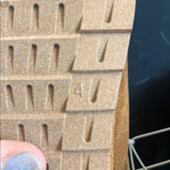 MIA girl Brown and Cream Fuzzy Slippers size 4. NWT! - Picture 12 of 12